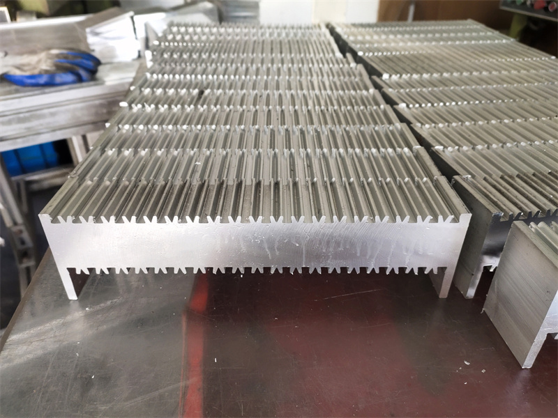 挤压散热片黄瓜视频污污污下载