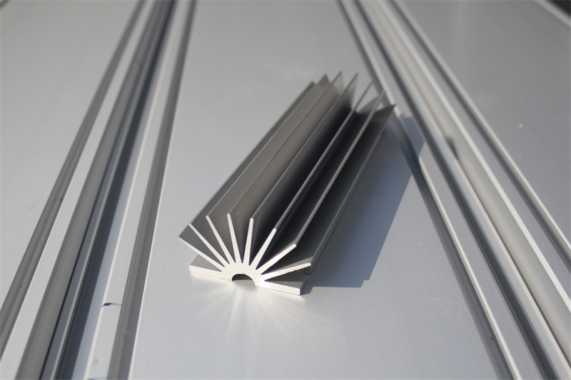 黄瓜视频污污污下载高密铲齿太阳花散热器